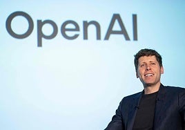 OpenAI estudia desarrollar un altavoz, unas gafas, una grabadora y un pin con ChatGPT