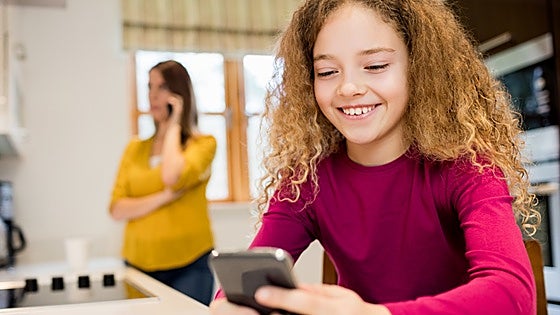 TikTok avisa a los padres sobre el uso de la aplicación de los menores: esta es la edad mínima y el límite de minutos al día