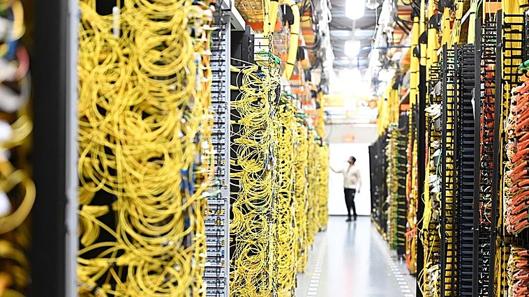 Los centros de datos ya usan tanta electricidad como Francia y en 2030 contaminarán como Reino Unido