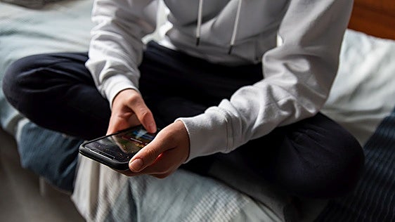Cómo proteger tu móvil: por qué debes apagar estas funciones antes de salir de casa para evitar hackeos