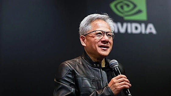Jensen Huang, CEO de Nvidia, en contra de la regulación de la IA: «Si construyes un producto y no estás seguro de su seguridad, no lo lances»