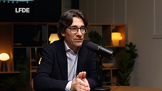 Pep Martorell, físico: «El uso masivo de la inteligencia artificial en ciertos puestos del mercado laboral empieza a provocar deterioro de capacidades cognitivas»