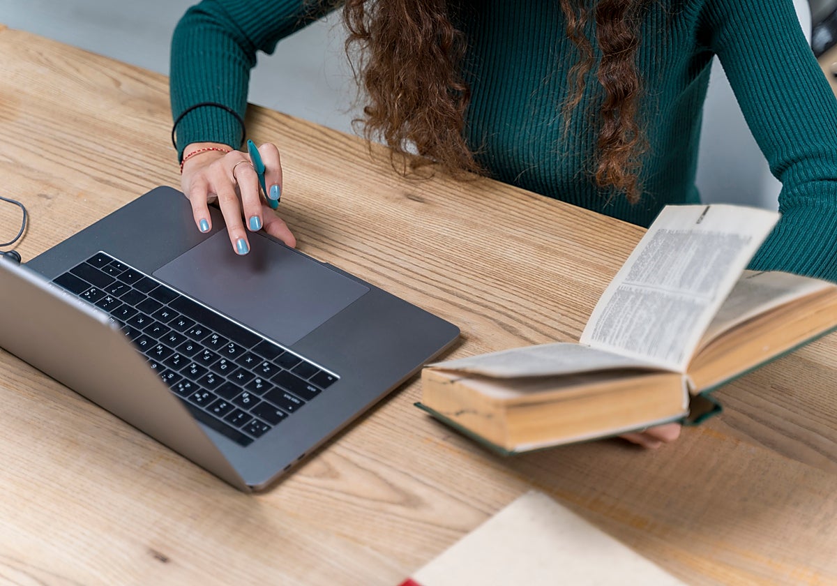 Wikipedia lanza una advertencia sobre la IA: «Podría amenazar la sostenibilidad del conocimiento libre»