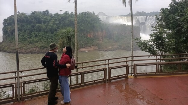 La isla de San Martín, vista desde el Circuito Inferior de las cataratas