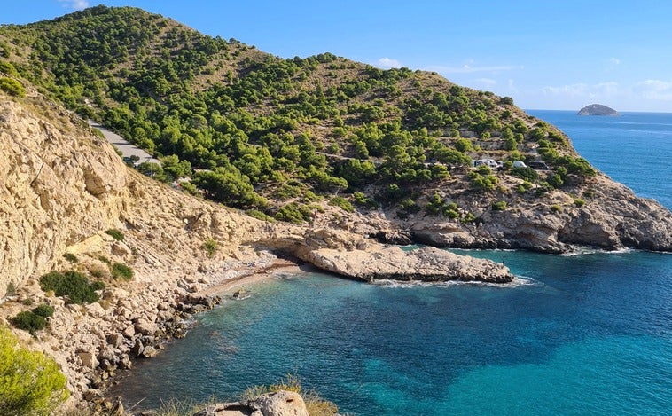 Seis playas y calas perfectas para disfrutar en Alicante