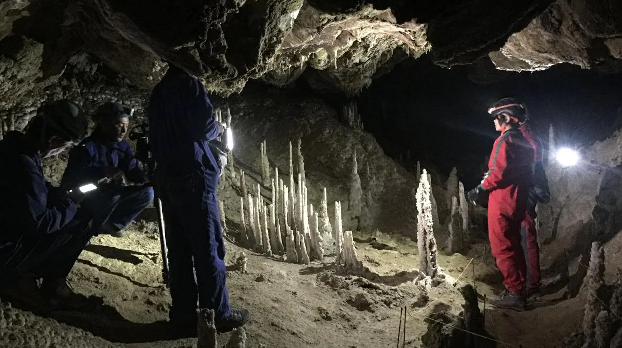 Aventura espeleológica en la Cueva de Sorbas en Almería
