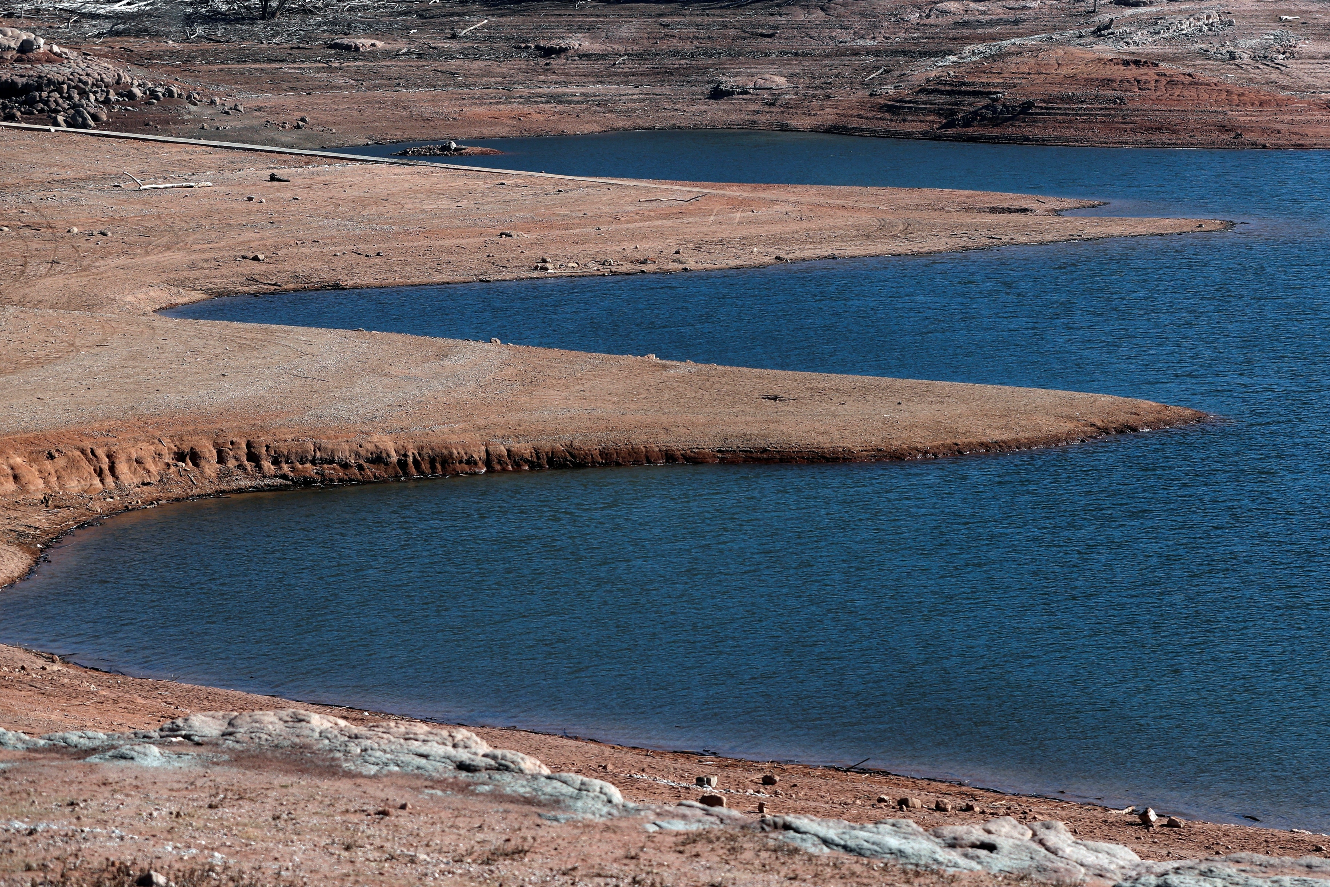 Una iglesia del siglo XI en un embalse sin agua pero lleno de turistas