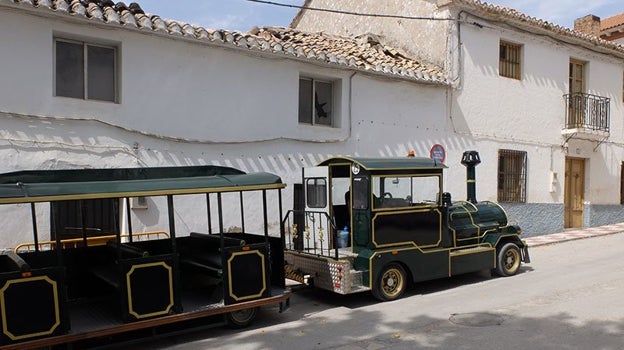 Tren que va a la Cueva de las Ventanas