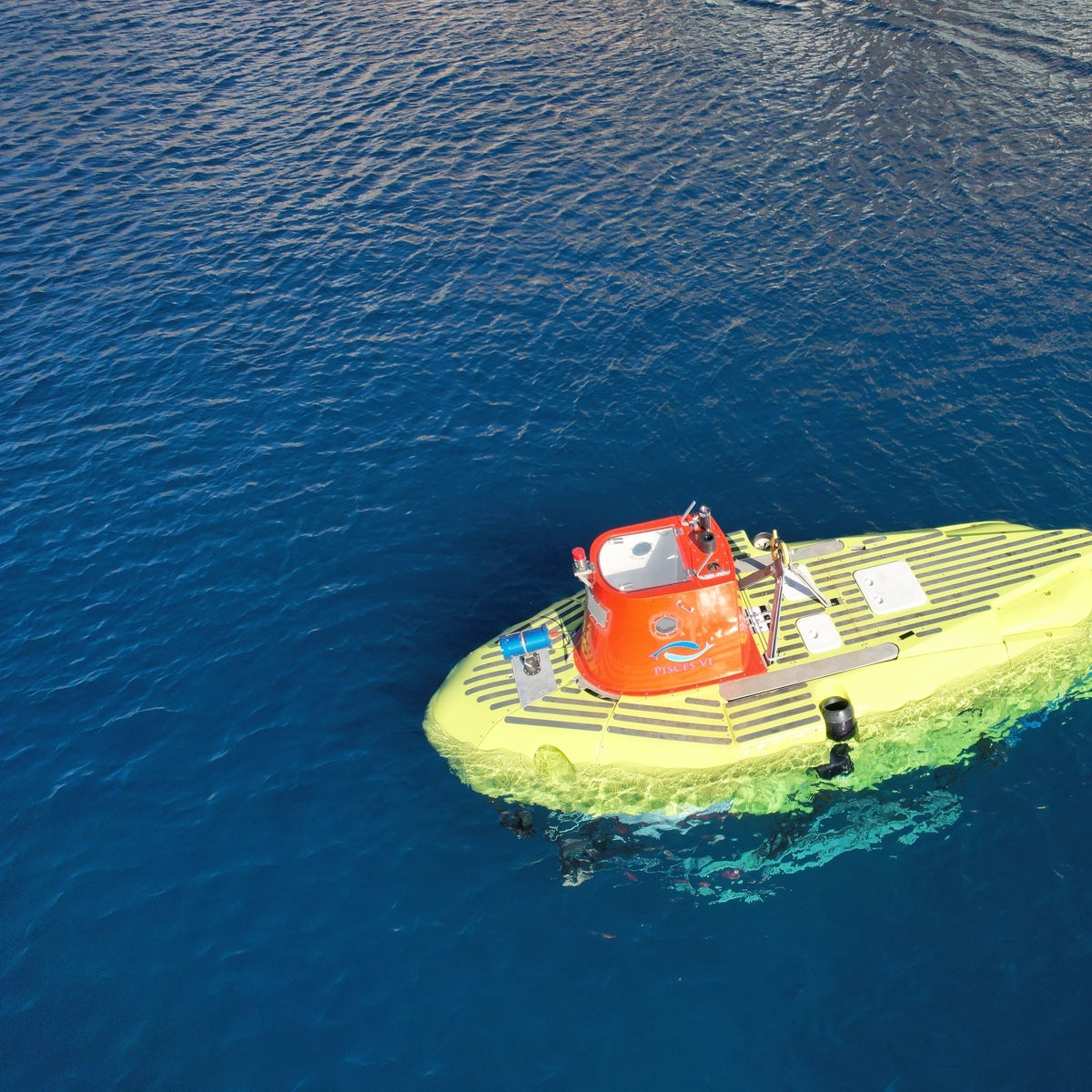 El alucinante espectáculo de ver bajo el agua, en submarino, el volcán de La Palma