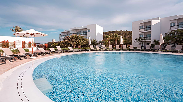 Una de las piscinas del hotel