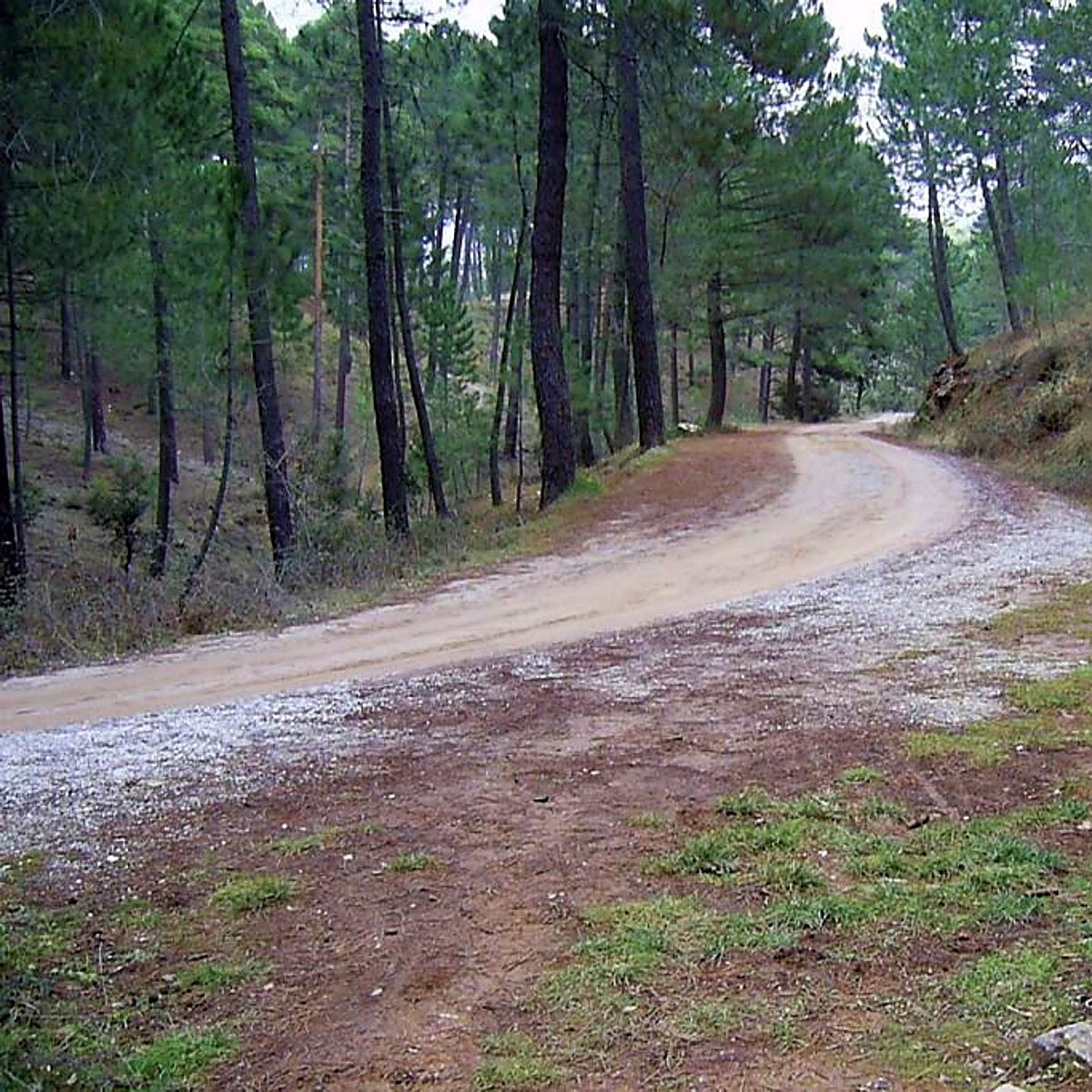 En ruta hacia la cueva del Agua por la granadina Sierra de Alfaguara