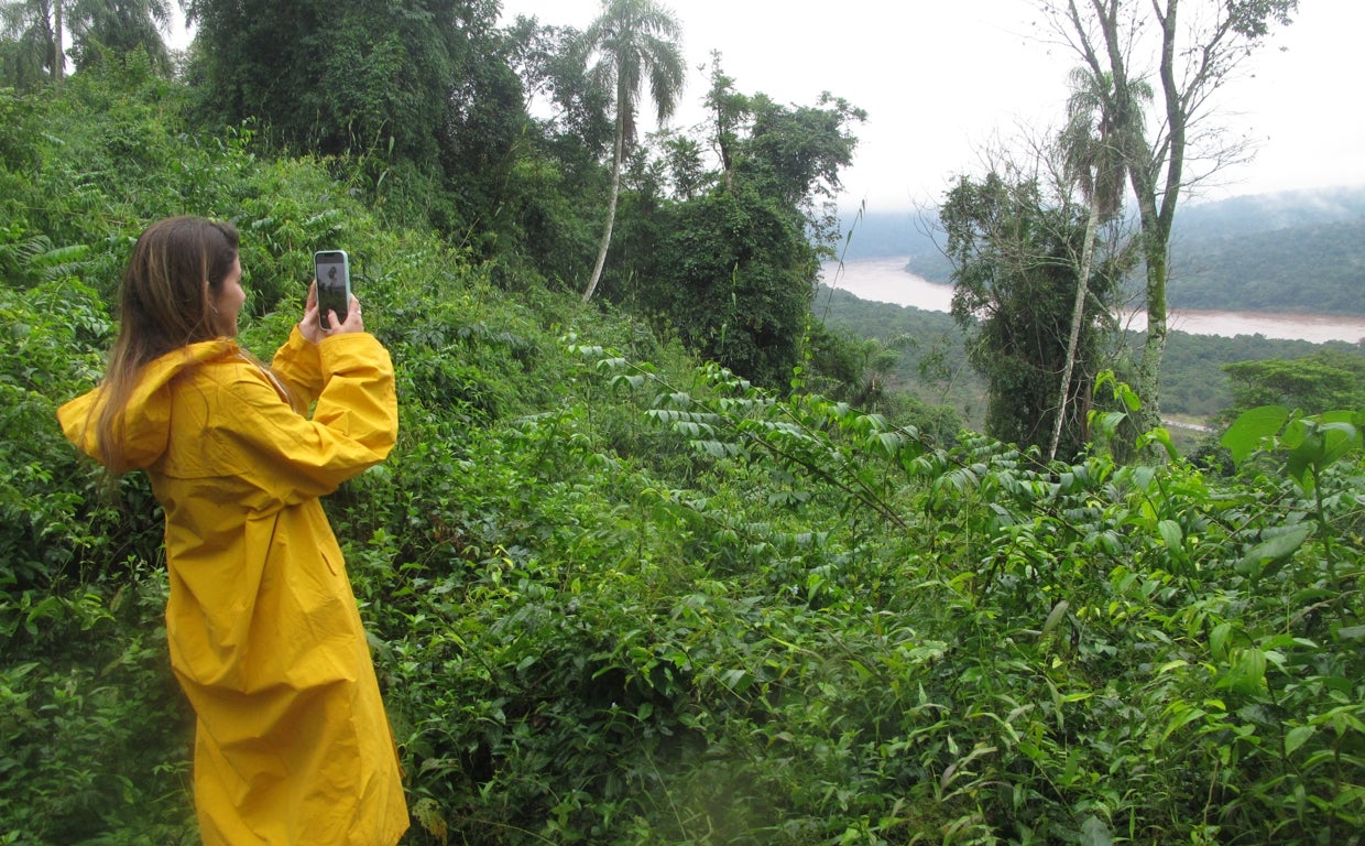 El río Uruguay cerca de El Soberbio, en Argentina. Por esta zona solo se puede cruzar a Brasil en balsa