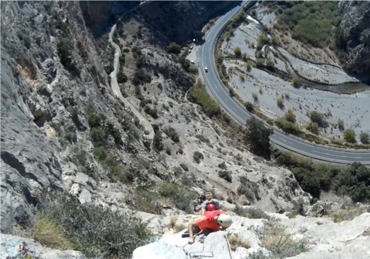 Una vista espectacular de la vía ferrata de los Vados, situada en la provincia de Granada