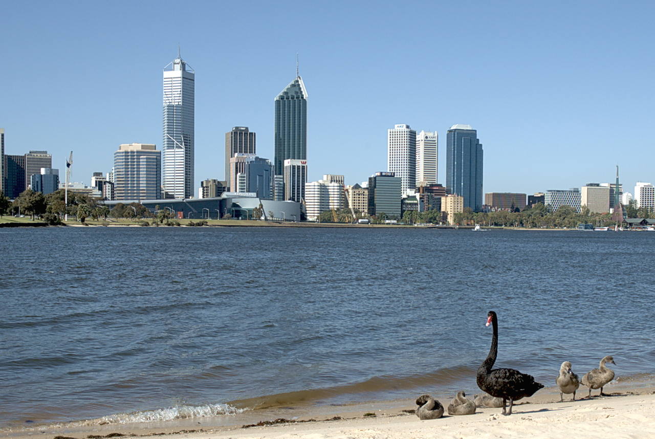 Perth, capital de Australia Occidental, estado que comprende más territorio que Inglaterra, España, Francia, Italia y Alemania juntas, pero alberga a menos del 1% de la población de todos esos países junta.