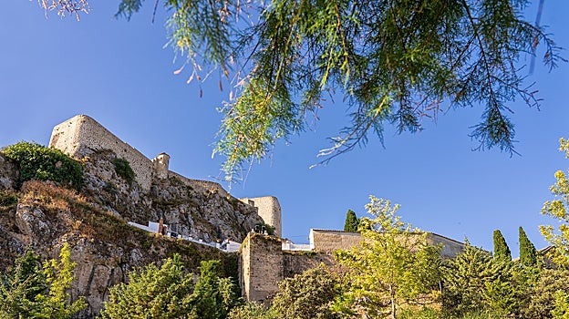 En la actualidad es posible todavía contemplar algunos restos de la antigua muralla de Olvera