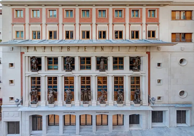 El hotel con un teatro histórico en su interior que está en el centro de Madrid