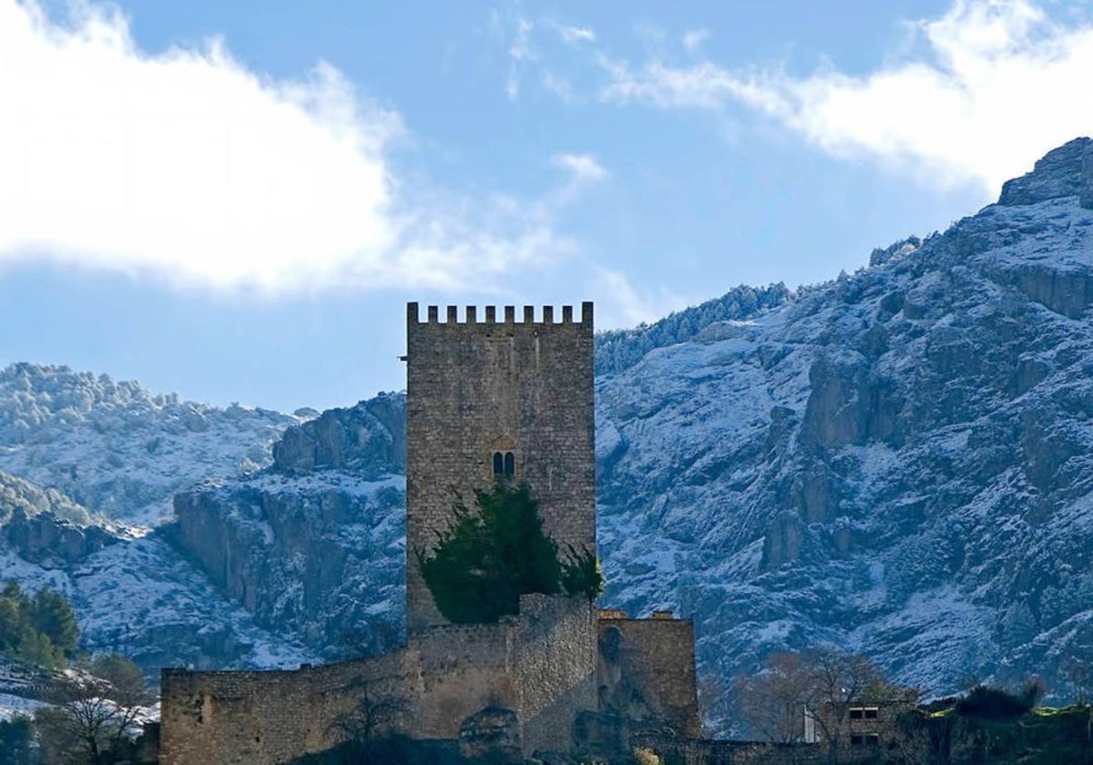 Castillo de la Yedra en el Paraje Natural de Sierra de Cazorla, Segura y las Villas