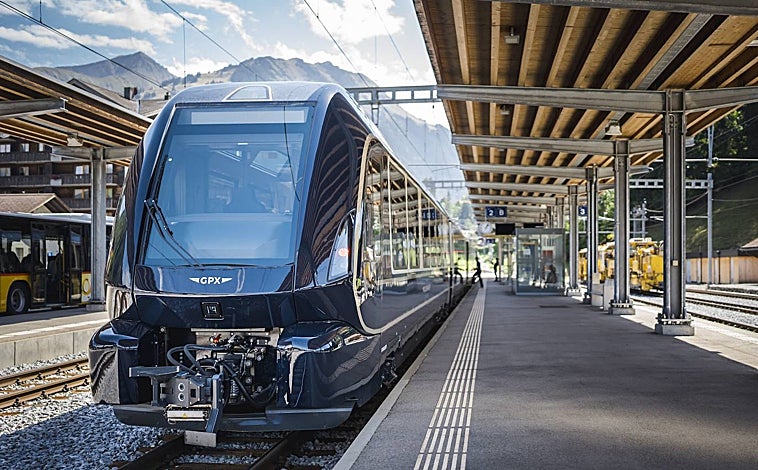 Imagen principal - Los bogies construidos por la empresa Alstom se expanden o contraen para adaptarse a la vía en dos rampas construidas en Zweisimmen. Así pueden pasar del tramo de 1 metro al de 1,435 en una operación muy breve. A la derecha, el mando de los asientos de la clase superior, pensados para situarse siempre de cara a las mejores vistas.