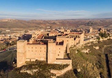 Cinco de los castillos más bonitos para descubrir en pequeños pueblos de Guadalajara