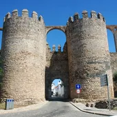 Ruta por las sorprendentes fortalezas del territorio hospitalario de la Raya, entre Huelva y Portugal