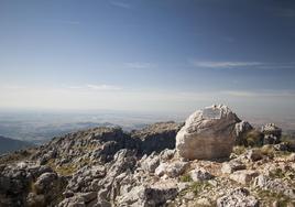 Aventura por paisajes lunares en la Sierra de Grazalema: descubre las rutas más increíbles