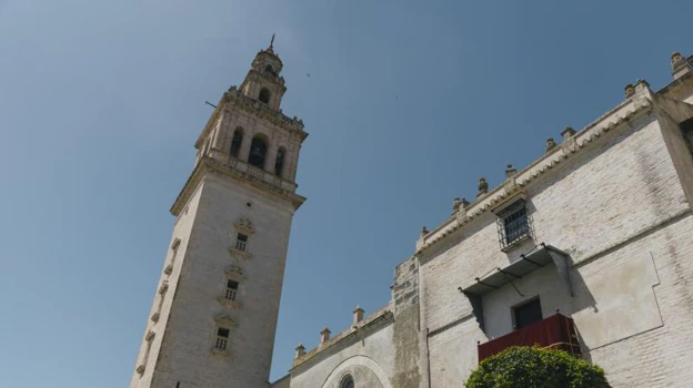 La iglesia de Santa María de la Oliva y la Giraldilla