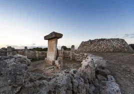 Piedras milenarias y misterios sin resolver: la isla española que cautiva la imaginación