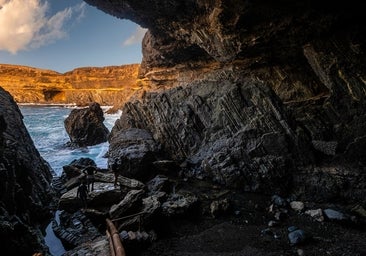 Las impactantes cuevas y piscinas naturales de la costa de Fuerteventura
