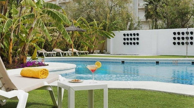 Imagen de la piscina en Hotel Elba Motril