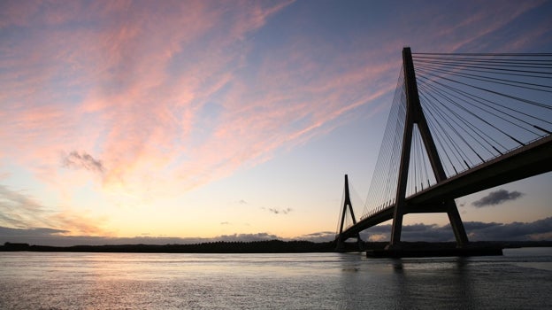 Desde el año 1992, Ayamonte y Portugal están unidas a través de este espectacular puente internacional