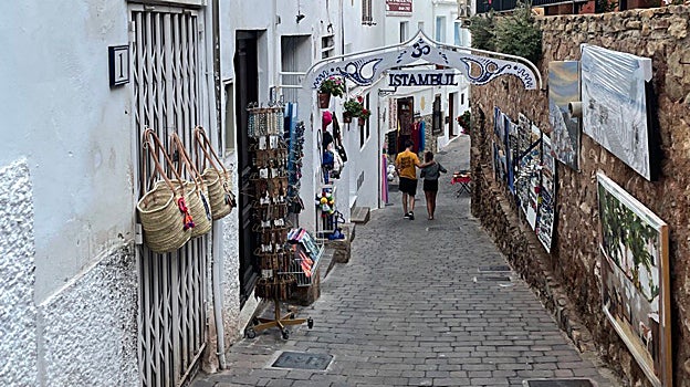 Una de las típicas calles de Mojácar.