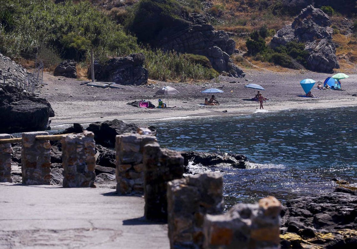 Imagen de Playa Cabria, en la Costa Tropical, en Granada