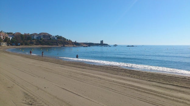 En la localidad malagueña de Casares es también posible disfrutar de los atractivos de la playa y del Mar Mediterráneo