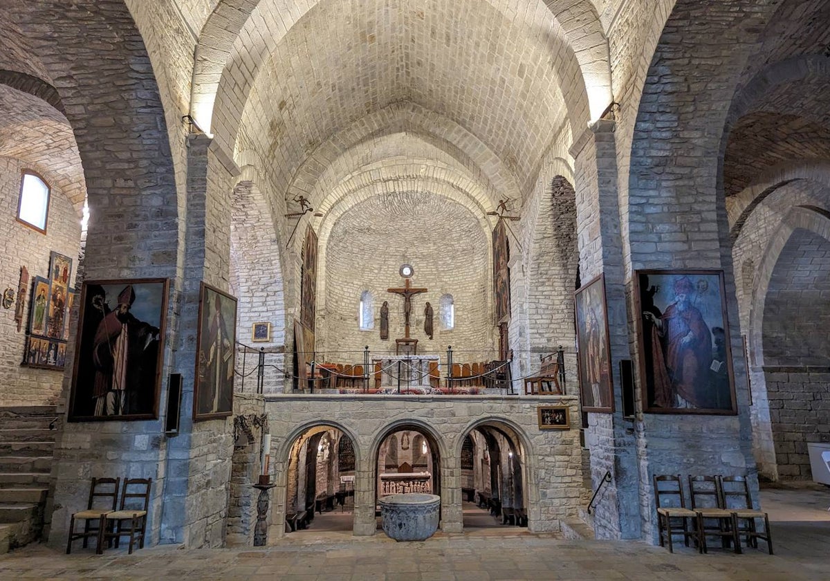 San Vicente Mártir, en Roda de Isábena, con su inconfundible cripta, fue catedral en el siglo XII. En este pueblo viven 47 habitantes