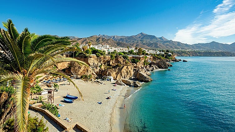 Seis playas idílicas para disfrutar este verano de la Costa del Sol
