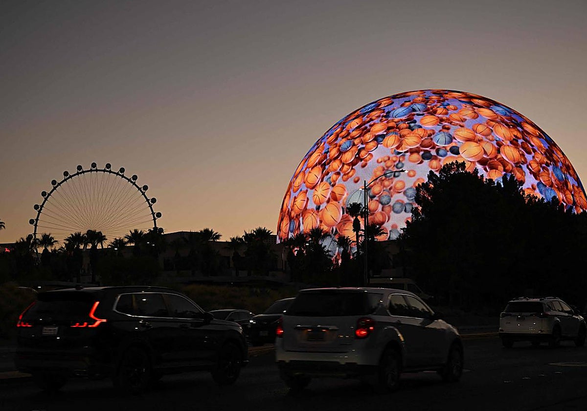 La Esfera, iluminada en las primeras pruebas, el pasado 9 de julio