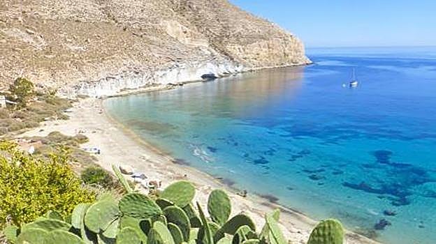 Ocho increíbles playas de aguas turquesa en Andalucía: viaja al Caribe sin salir de España