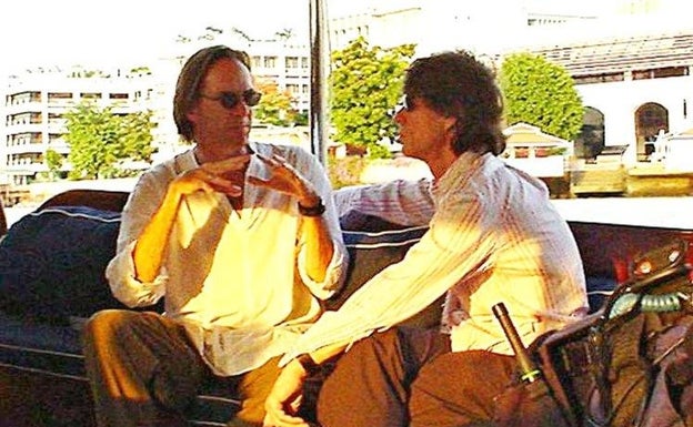 Mick Jagger y Joe Cummings, autor de muchas de las guías asiáticas de Lonely Panet, en Bangkok