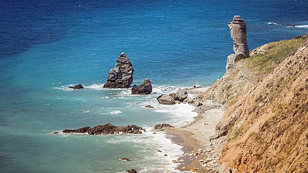 Acantilados de Maro-Cerro Gordo: caminando al filo del Mediterráneo