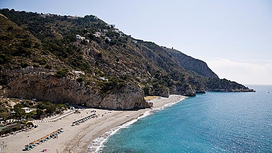 Seis playas para descubrir la belleza de la Costa Tropical