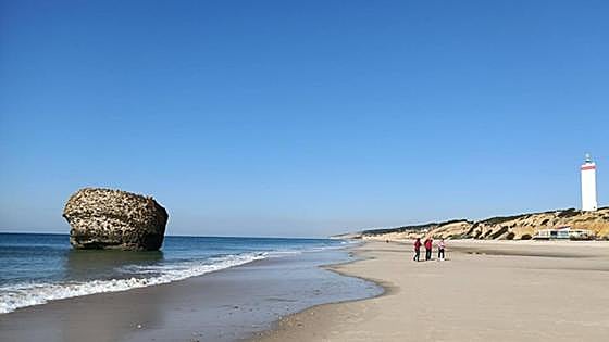 La playa más larga de España tiene 28 kilómetros y es un paraíso natural