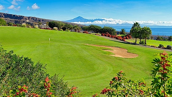 Un campo de golf en el que los 18 hoyos tienen vistas al Atlántico (y alguno, al Teide)