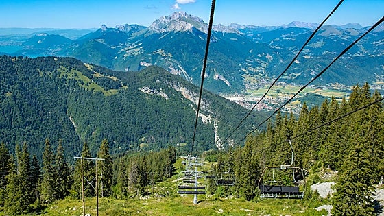 Una estación de esquí de los Alpes franceses cierra para siempre por falta de nieve
