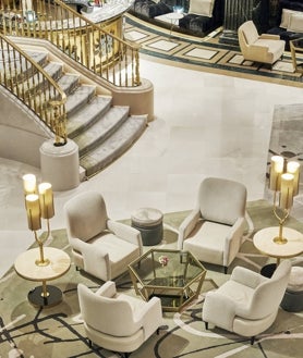 Imagen secundaria 2 - Fachada, suite presidencial y lobby del hotel Four Seasons, en el centro de Madrid.