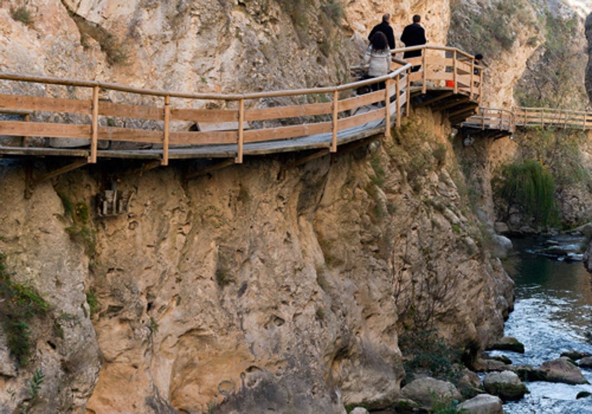 El sendero sobre el río Castril es impresionante y apto para todos los públicos