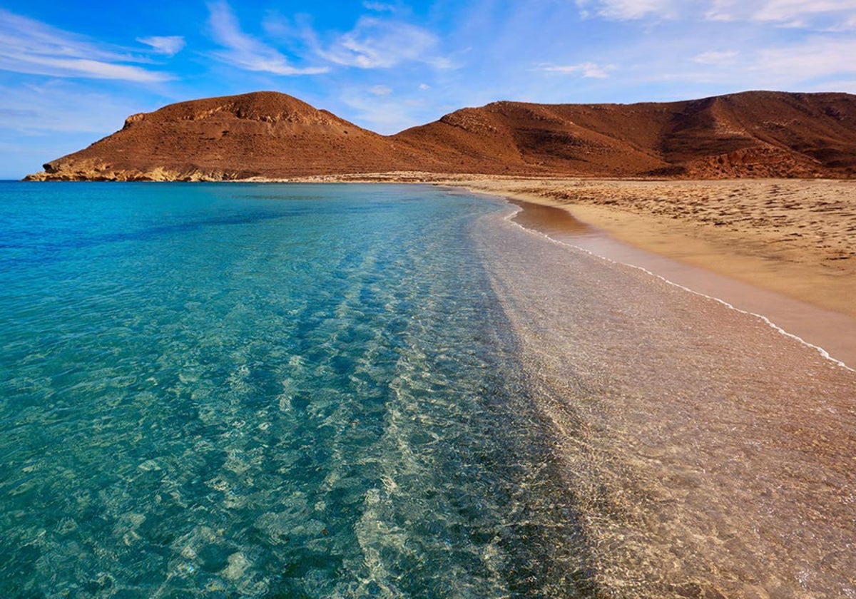 Aguas cristalinas en la playa de los Genoveses