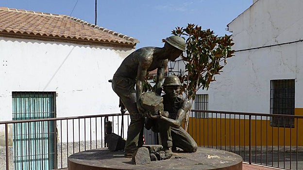 Monumento a los mineros en la localidad jiennese de Guarromán