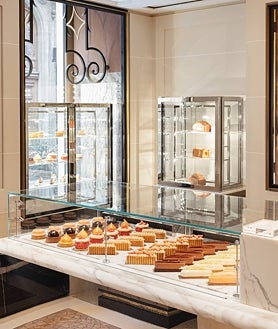 Imagen secundaria 2 - El jardín de invierno, la piscina cubierta y la pastelería del hotel Crillon, de París.