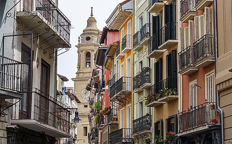 Imagen principal - Catedral de Santa María, Valle de Ultzama e imagen nocturna