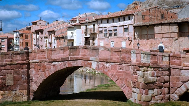 Imagen del puente románico de Molina de Aragón